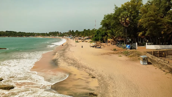 Arugam Bay shoreline